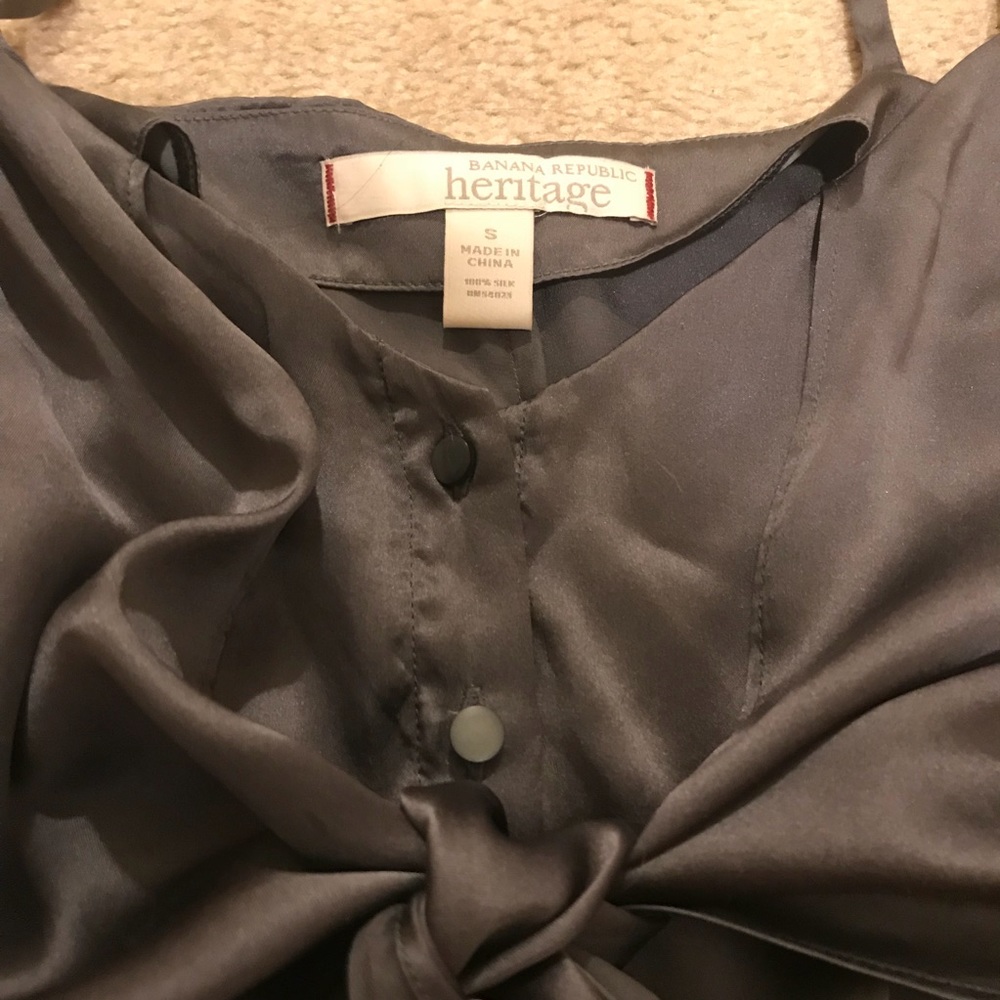 Banana Republic Front Tie Top - Picture 3 of 3